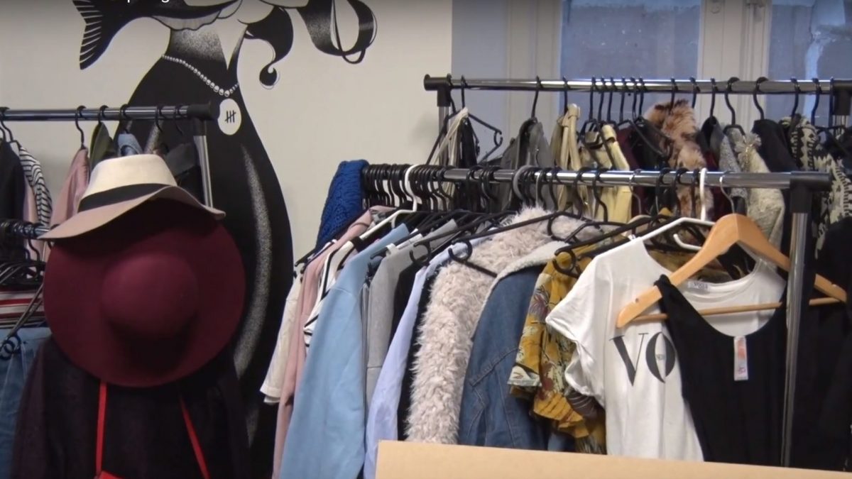 Eén kledingkast voor de hele wereld? Deze drie studenten Tweedehands Truien question op United Wardrobe