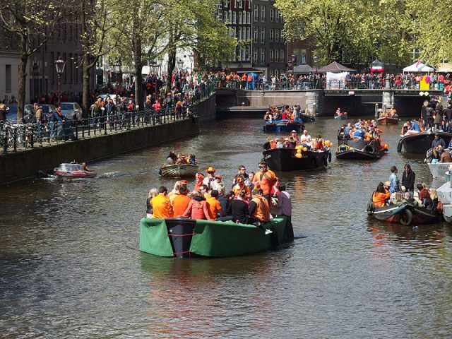 Koningsdag Amsterdamse Grachten